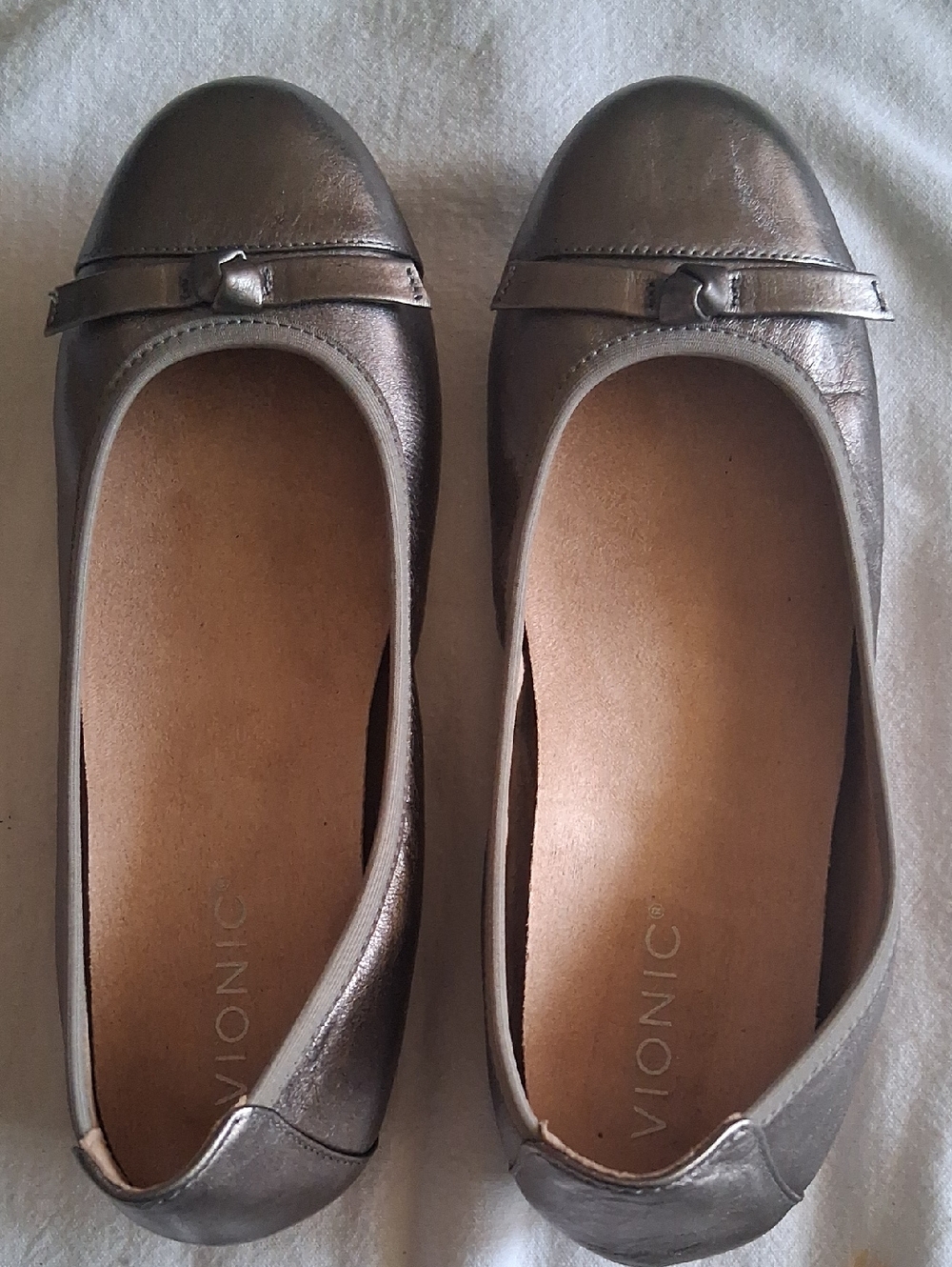 Vionic Amorie Ballet Flats in Metallic Pewter Leather!Size 7.5 - Picture 1 of 7